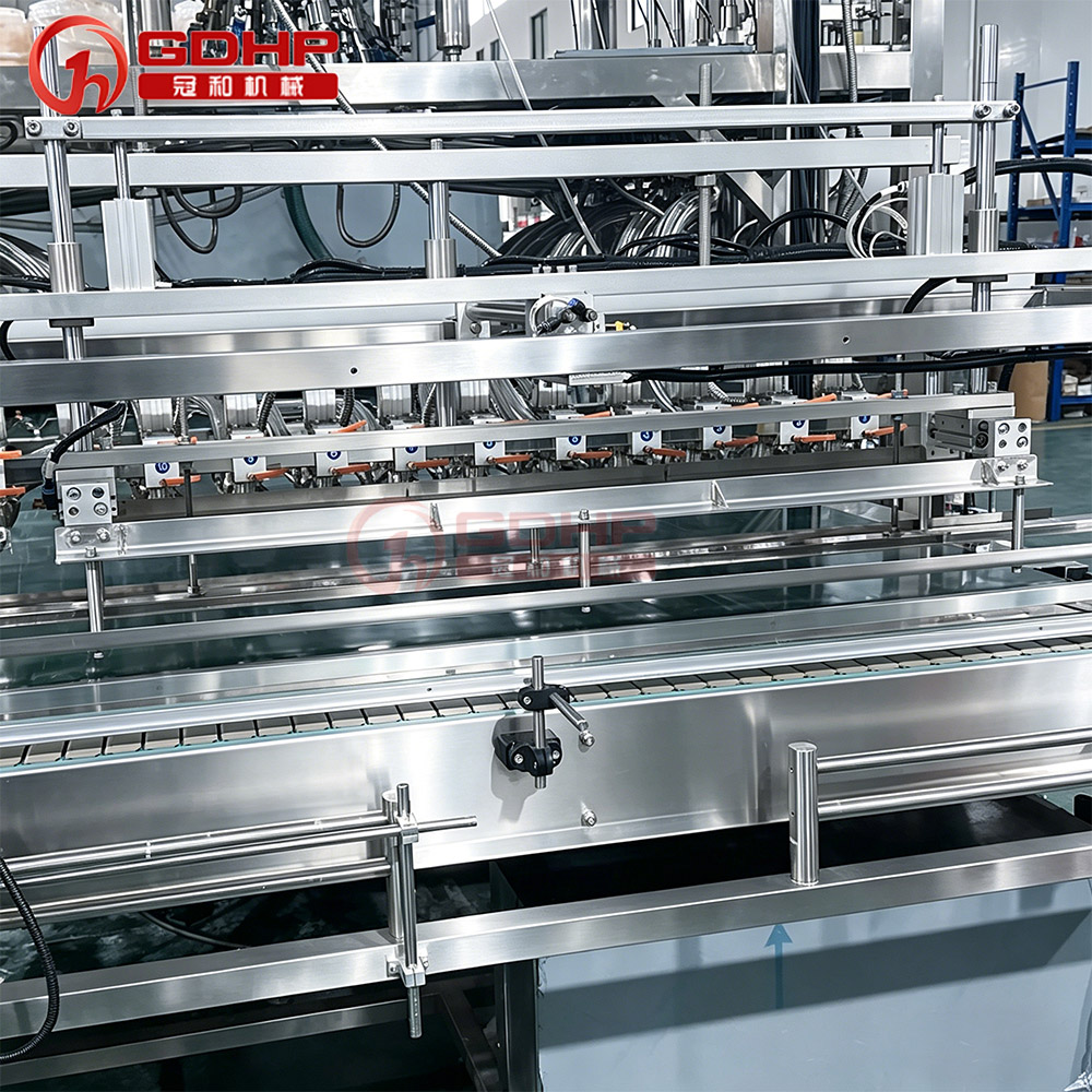 Dishwashing paste hot filling and cold pressing capping production line